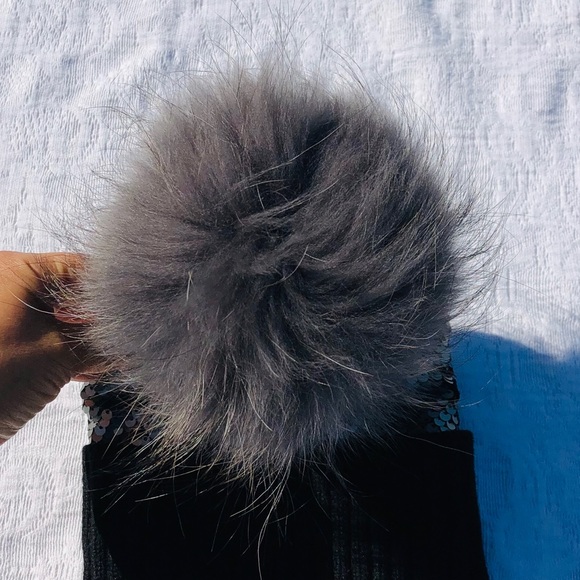BARI LYNN**Color Changing Sequin Genuine Fur Pom - Picture 2 of 6